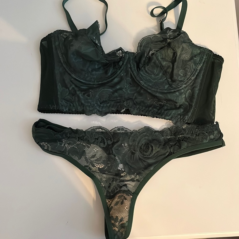 Shein Lingere Set!! Emerald Green Color in GREAT condition
